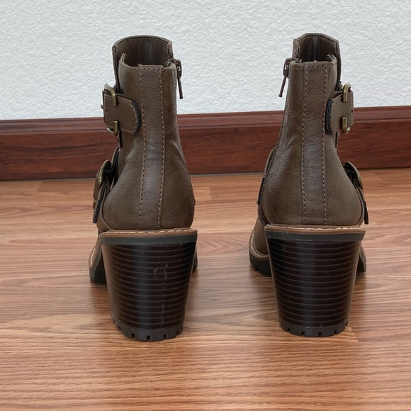Sun + Stone Evellyn Boots Size 6.5 Taupe NIB Buckled Straps & Block Heel - Picture 5 of 7